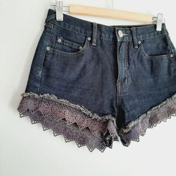 FREE PEOPLE Lacey Denim Cutoff Shorts Blue Jeans Lace Trim Hem Sz 24 - Picture 3 of 6